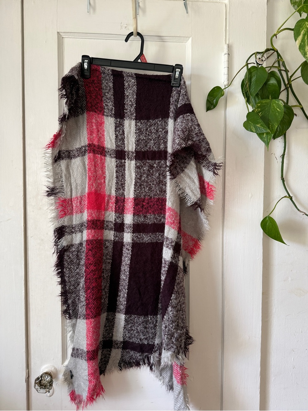 Express Cozy Plaid Fringe Wrap Poncho scarf in Gray, Black & Pink